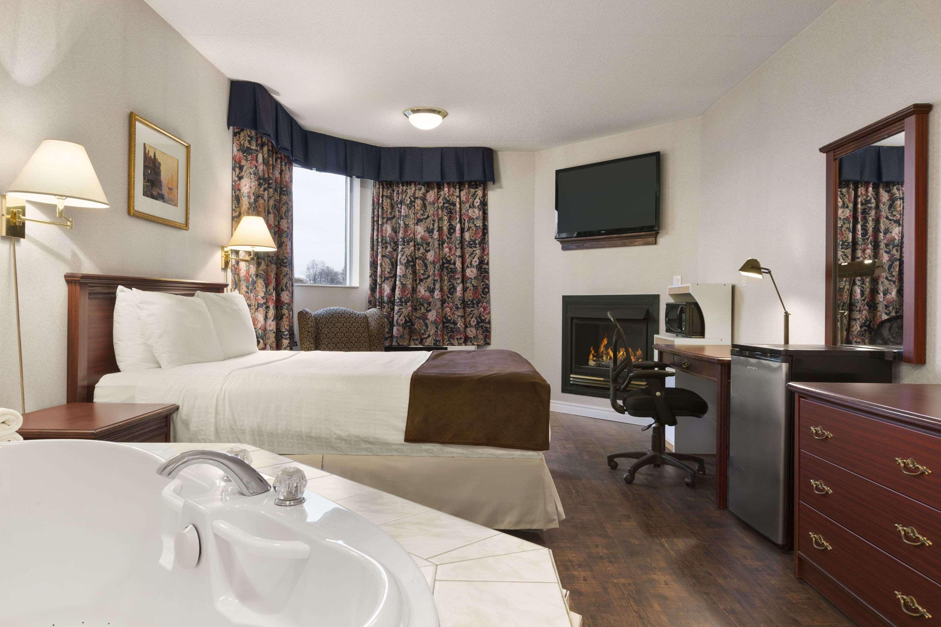Days Inn By Wyndham Brockville Εξωτερικό φωτογραφία