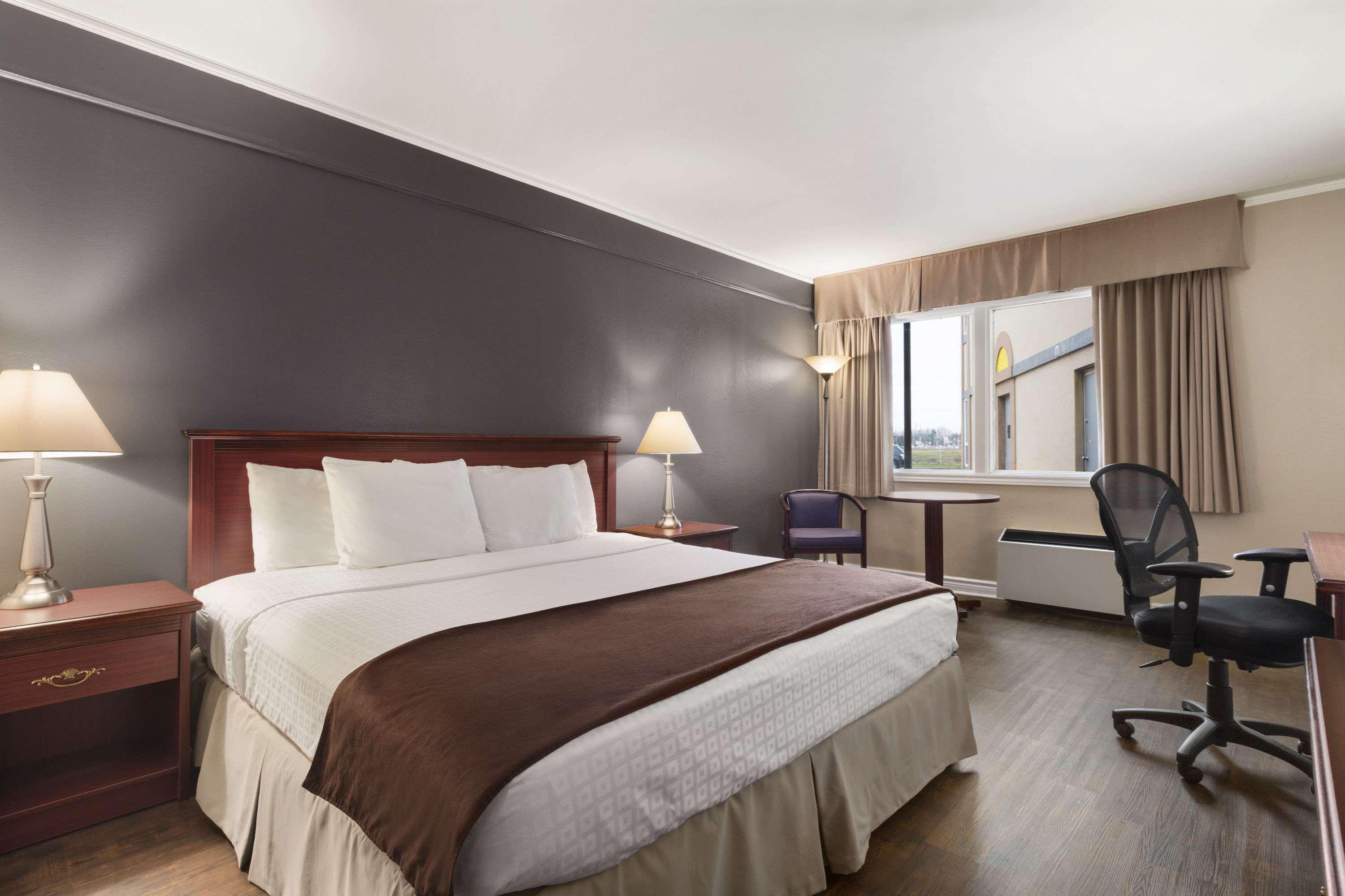 Days Inn By Wyndham Brockville Εξωτερικό φωτογραφία