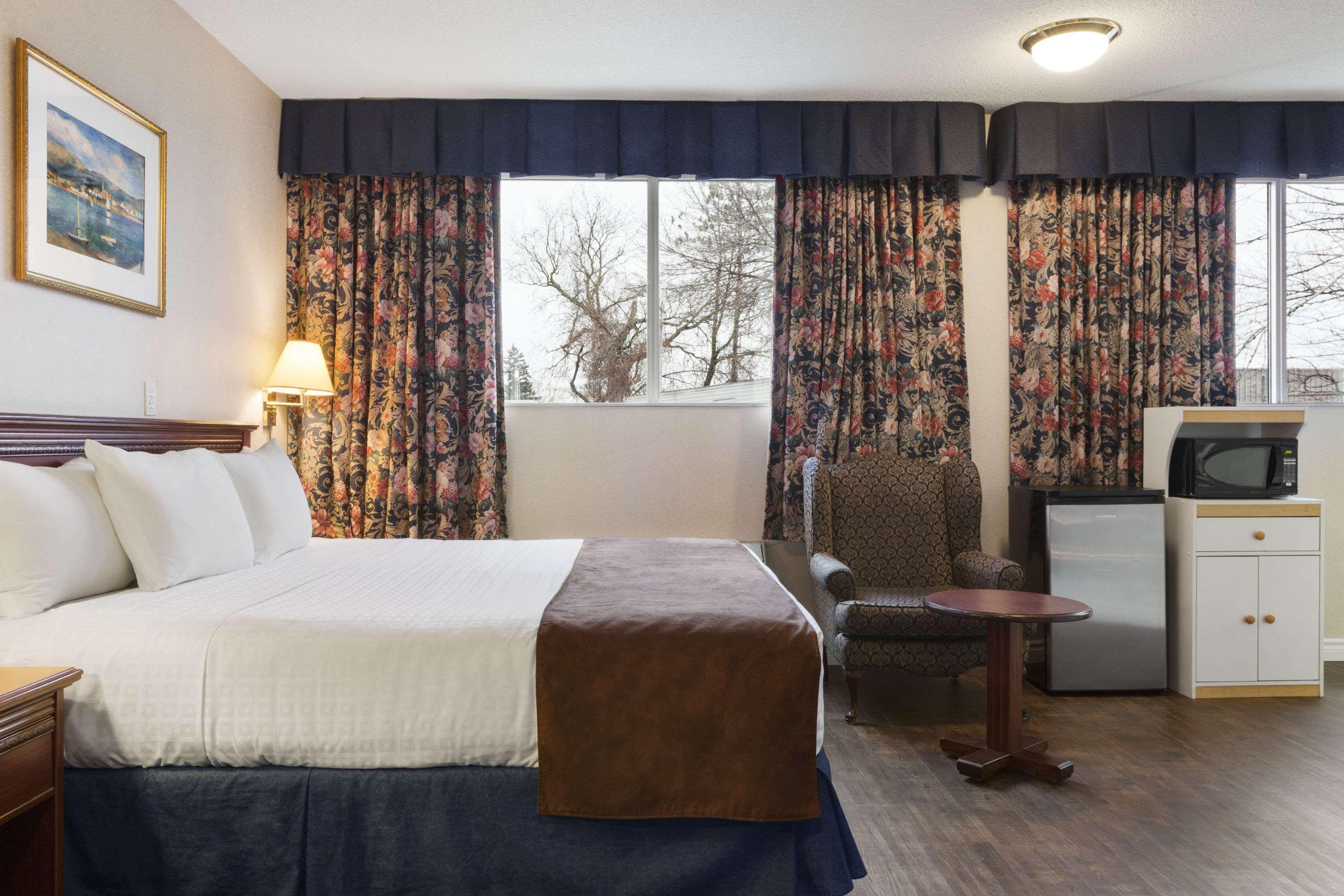 Days Inn By Wyndham Brockville Εξωτερικό φωτογραφία