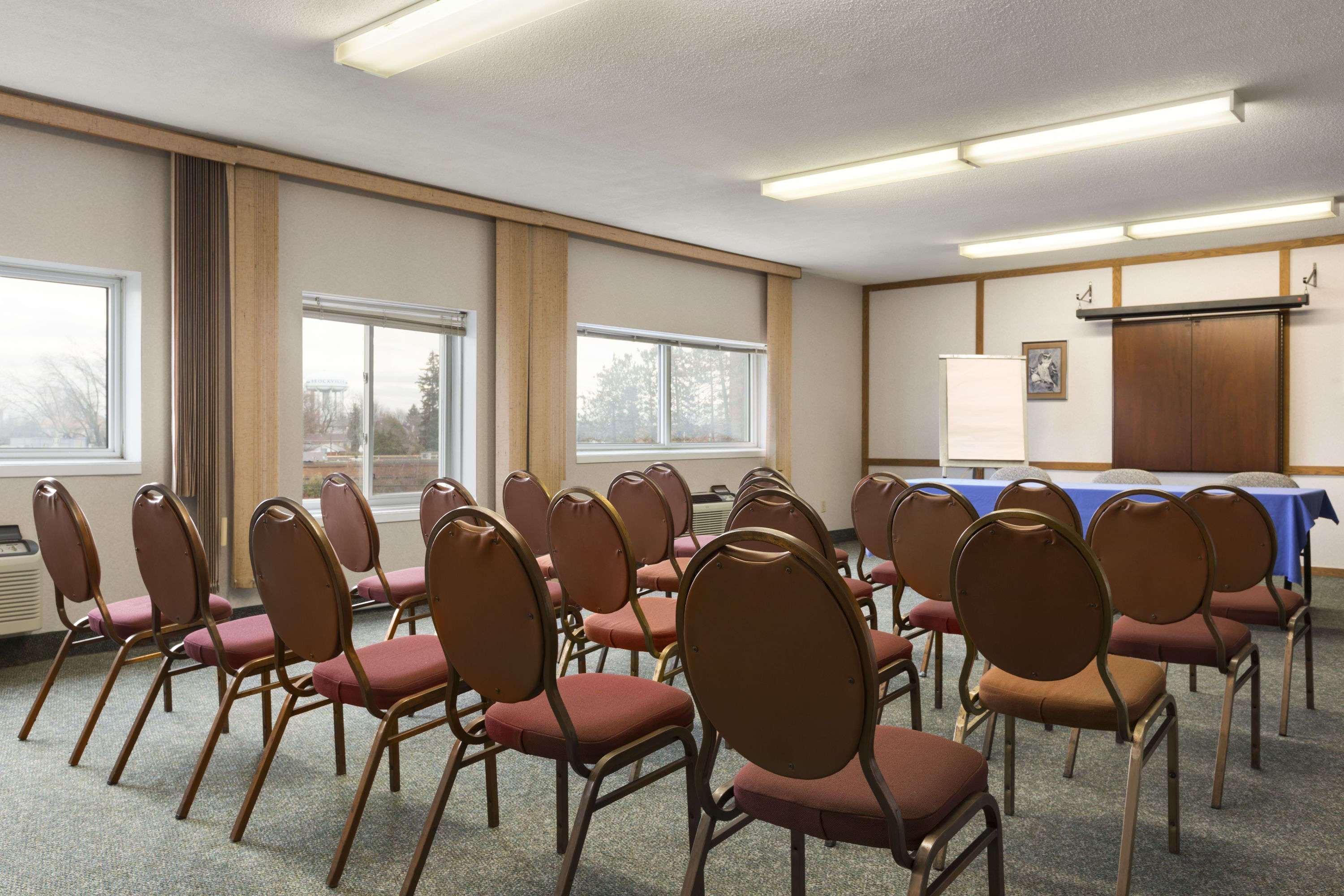 Days Inn By Wyndham Brockville Εξωτερικό φωτογραφία