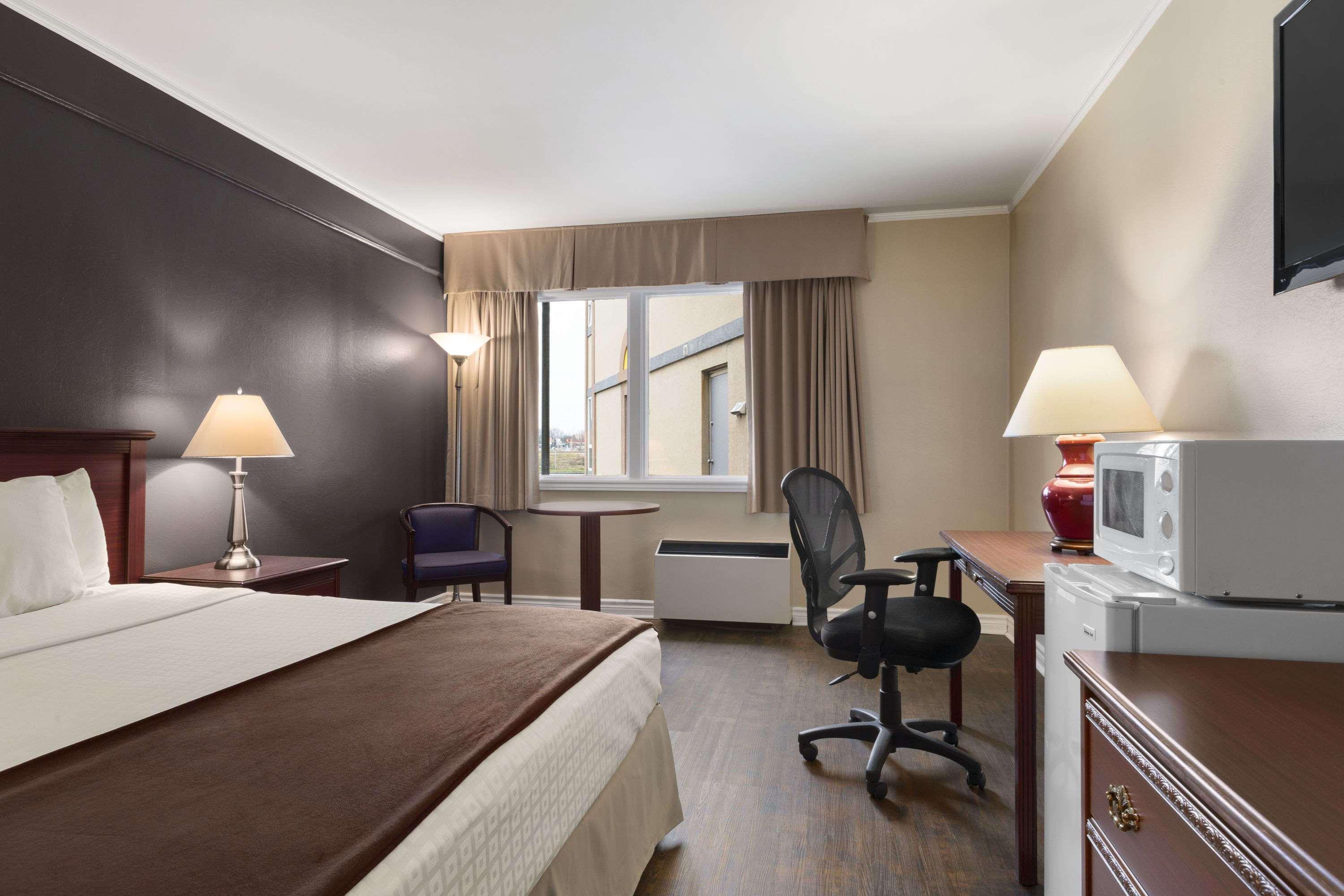 Days Inn By Wyndham Brockville Εξωτερικό φωτογραφία