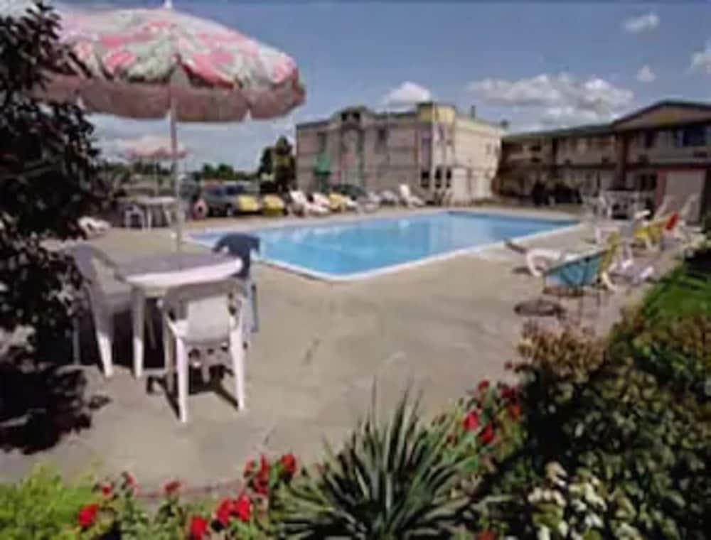 Days Inn By Wyndham Brockville Εξωτερικό φωτογραφία