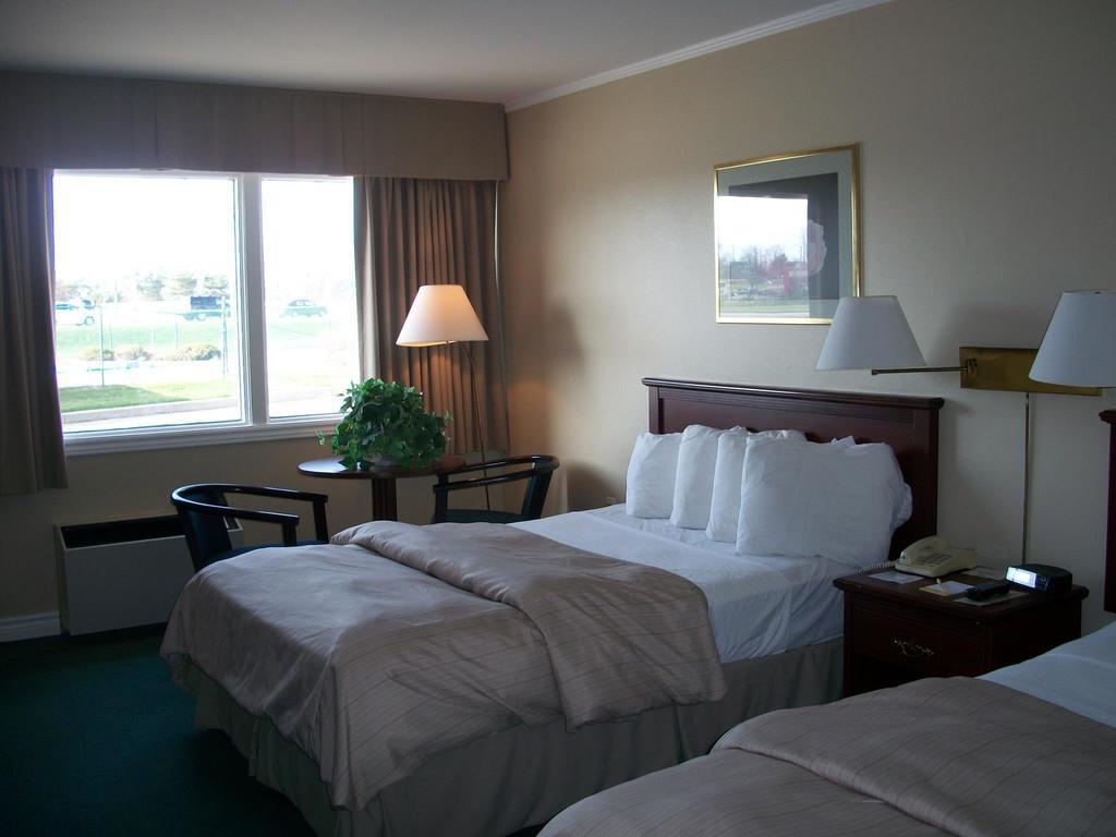 Days Inn By Wyndham Brockville Εξωτερικό φωτογραφία